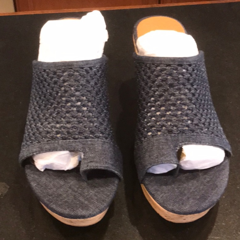Bare Traps Blue Wedges ( NEW) 9